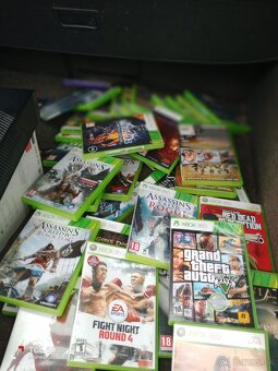 XBox 360slim, 4GB ,2x joystick 🕹️ , 5 hier grátis - 5