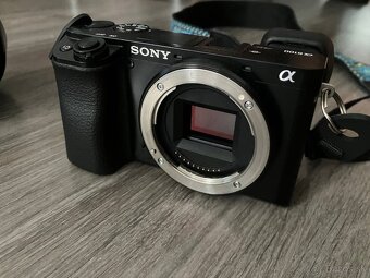 Sony a6100 + Sony FE 28-70mm OSS Super stav - 5