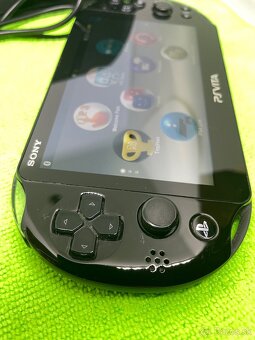 PS VITA PCH-2016 - LCD displej +8gb karta - 5