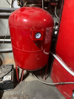 Predám akumulačnú nádrž 1000l - 5