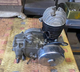 jawa pionier ,robot,predam motor - 5