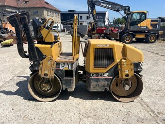 Vibrační válec CAT CB 214 – hmotnost 2,4t – motor Perkins - 5