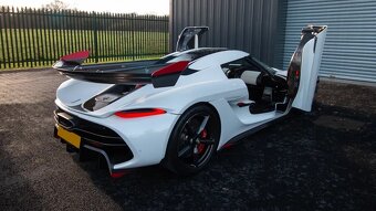 Koenigsegg Jesko Attack, Crystal White & Draco Red - 5