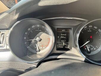 Skoda super 2.0 103kw ROK 2012 - 5