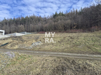 Na predaj stavebný pozemok s projektom 2500 m2, ul. Broskyň - 5