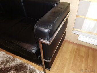 Predám ikonické kreslo a sedačku LE CORBUSIER LC2 - 5