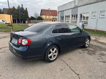 Volkswagen Jetta - 5