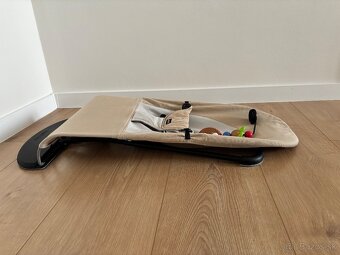 Lehátko Babybjorn s hračkou - 5