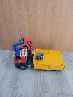 Bruder nakladne auto s rukou - 5