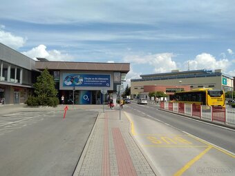 Obchodný, kancelársky priestor v centre Partizánskeho - 5