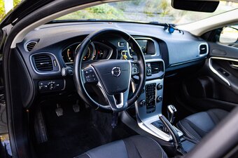 Volvo V40 D3 2.0L 110kW Momentum / LED Svetlá / - 5