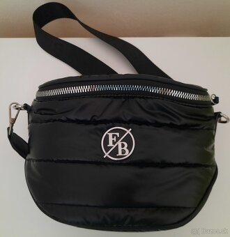 Moderná dámska crossbody kabelka - 5