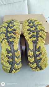 Predám členkovú chlapčenskú obuv veľ. 38. - 5