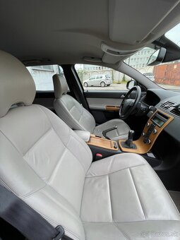 Volvo v50 2.0d 2.majitel s históriou - 5