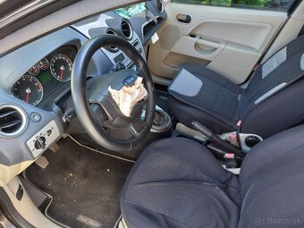 Ford fiesta - 5
