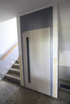 Prenajmem jedno miesto v krásnom byte s výhľadom na hrad - 5