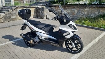 Aprilia SR Max 125 - 5