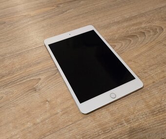 Apple iPad mini 4 64GB - 5