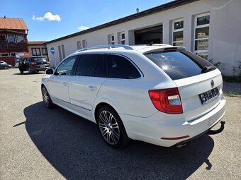 ŠKODA SUPERB COMBI L&K 2.0 CRTDI 140KW DSG 4X4 - 5