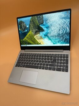 Lenovo IdeaPad 330S 15,6″ i5 / 20GB RAM / SSD+HDD / FHD / US - 5