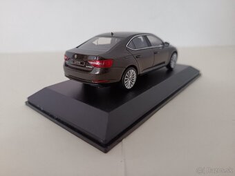 Škoda Superb III, 1:43 - 5