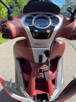 Piaggio Beverly Sport Touring 350 - 5