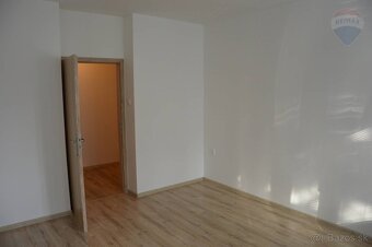 Predaj 3 izbový byt Nitra centrum + parkovanie vo dvore - 5