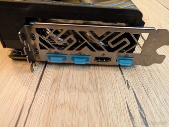 Sapphire RADEON RX VEGA 64 NITRO+ - 5