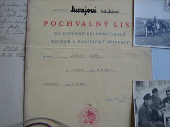 konvolut vecí mince vojnové fotky vlajočky dokumenty - 5