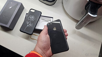 Apple iPhone 8 64GB - nová batéria - 5