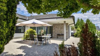 Luxusnký-izb. RD, bazén, garáž,zariadený v obci Šoporňa - 5