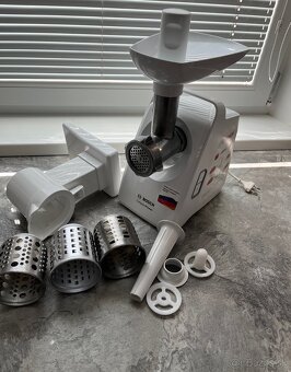 Mlynček na mäso Bosch MFW 3520W strúhač na zeleninu - 5
