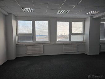 Prenájom kancelárskych a prevádzkových priestorov s parkovan - 5
