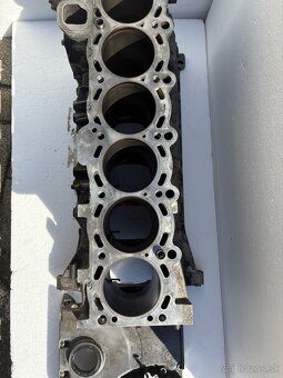 Blok motora BMW M54, radový 6valec - 5