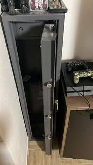 Predám trezor značky Brihard - 5