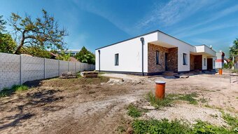 4 izbové rodinné domy priamo v centre obce Miloslavov, záhra - 5