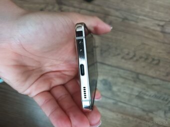 Samsung Galaxy Z Flip4 128 GB zlaty - 5