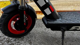 Aprilia eSR2 - 5
