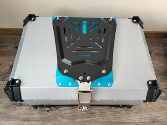 Zadní motokufr TopCase 65L hliníkový stříbrný - 5