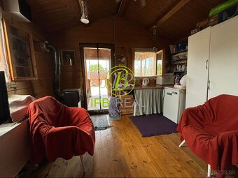 Upravená záhrada s chatou na Žabom majeri - 5