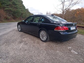 BMW 750i V8 4,8L  238 000km - 5
