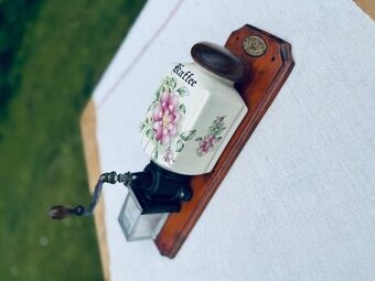 Starožitný porcelánový mlynček na kávu RZ - 5