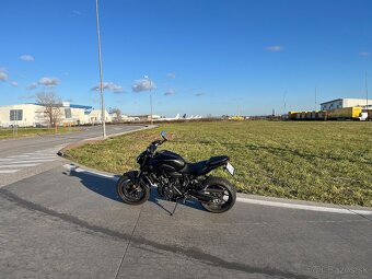 Yamaha MT 07 - 5