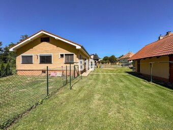 Rodinný dom s krásnym veľkým pozemkom ( stavebným) - Nové Sa - 5