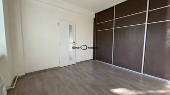 Na predaj: 2 izbový byt v širšom centre Hlohovca - 5