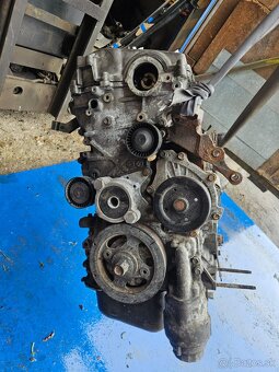 Motor Toyota Corolla Verso 2.2 110 kW - 5