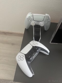 PS5 slim + 2 ovládače a príslušenstvo - 5