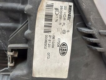 Dacia Sandero I 2008- 2012 ľavé a pravé svetlo Cena za ks - 5