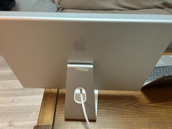 23-palcovy Apple Cinema HD Display. - 5