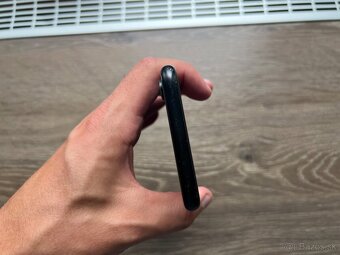 Apple iPhone XR 64 Gb - 5